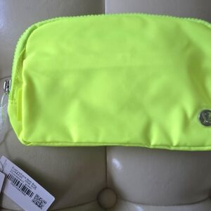 Lululemon Athletica Green Cosmetic Bag with Water-Resistant Fabric
